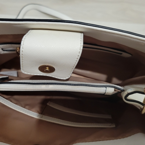 Guess Purse - Picture 3 of 5